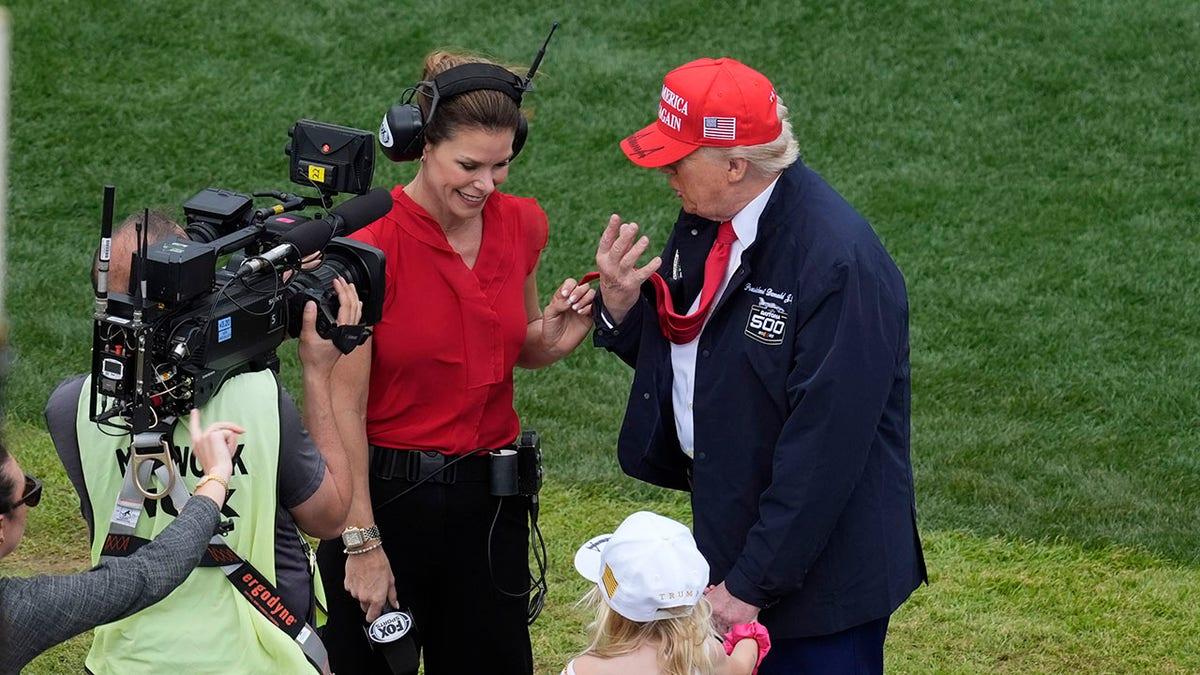 Trump e Jamie Little antes da corrida
