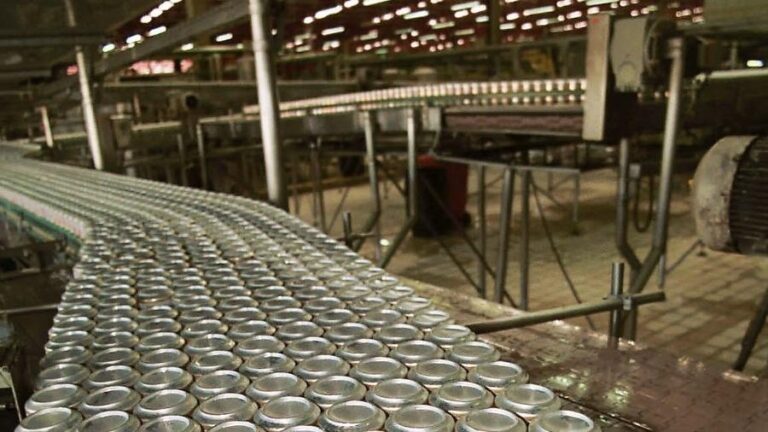 AB InBev apresenta lucro sólido no quarto trimestre, apesar da queda nas vendas