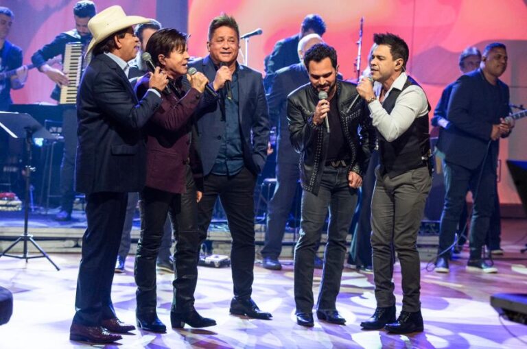 Gigantes do Sertanejo Anunciam Turnê Histórias: O Show do Século