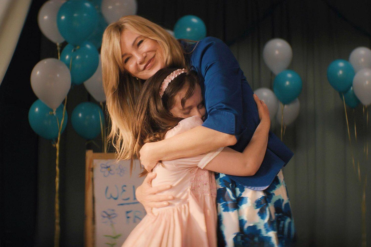 Ellen Pompeo e Imogen Reid em Good American Family