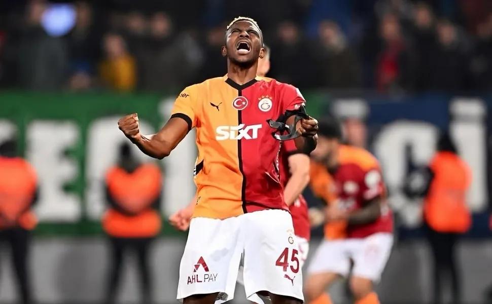 Imagem ilustrativa da Liga Europa na tela da TV Tribuna/Band com Galatasaray x AZ