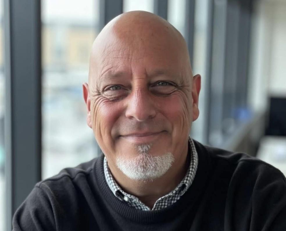 Ian Epstein, comissário de bordo da American Airlines