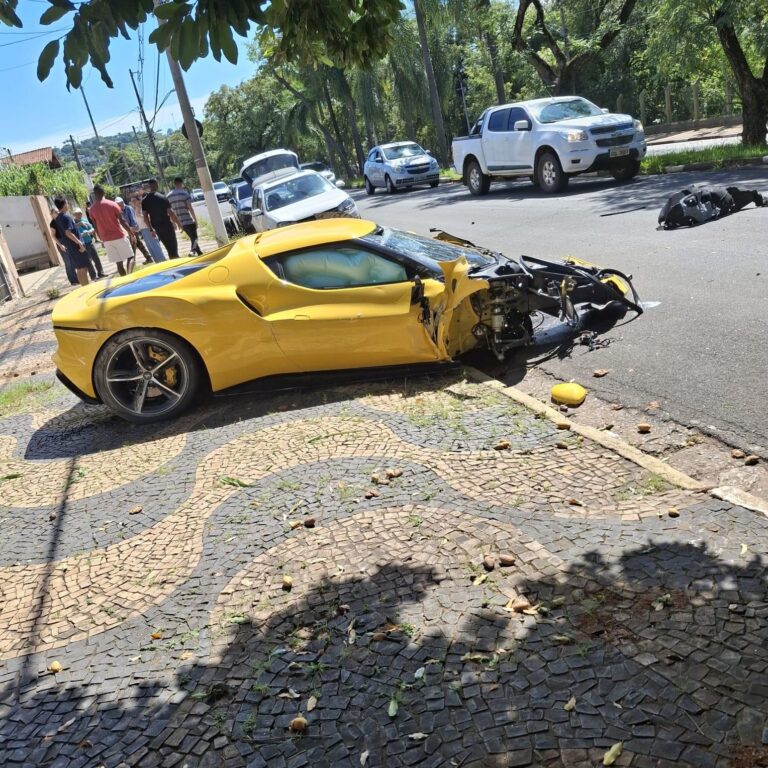 Acidente dramático: Ferrari de R$ 4 milhões se despedaça em Campinas