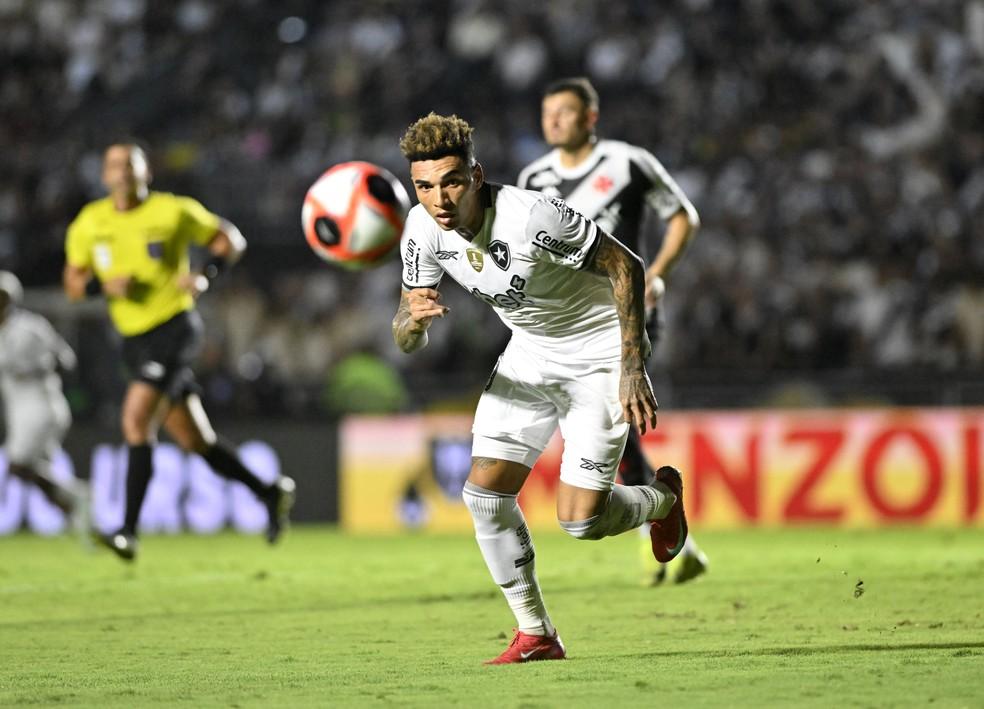 Igor Jesus no clássico entre Vasco e Botafogo pelo Carioca 2025
