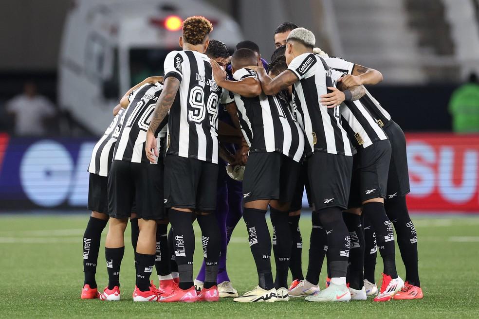 Time do Botafogo reunido contra o Fluminense