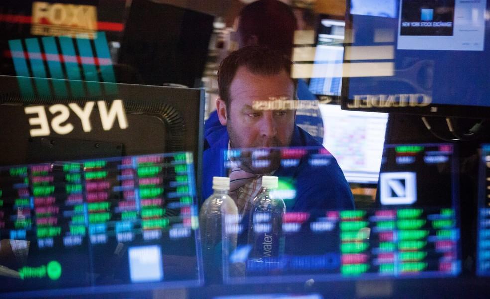 Operador na bolsa de valores de Nova York (Nyse)