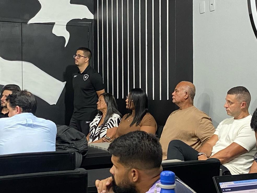 Avós e mãe presentes na apresentação de Nathan Fernandes