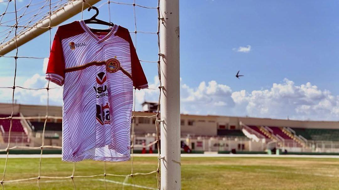 Uniforme da Juazeirense no Estádio Adauto de Moraes