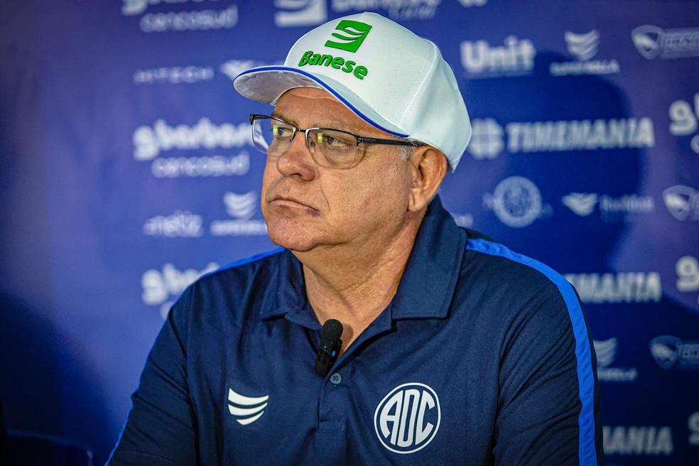 Waguinho Dias, novo técnico do Confiança