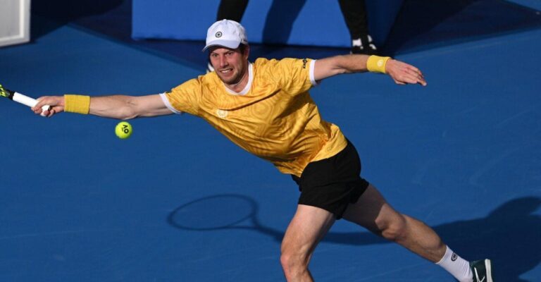Van De Zandschulp avança às oitavas de final no Qatar Open 2025