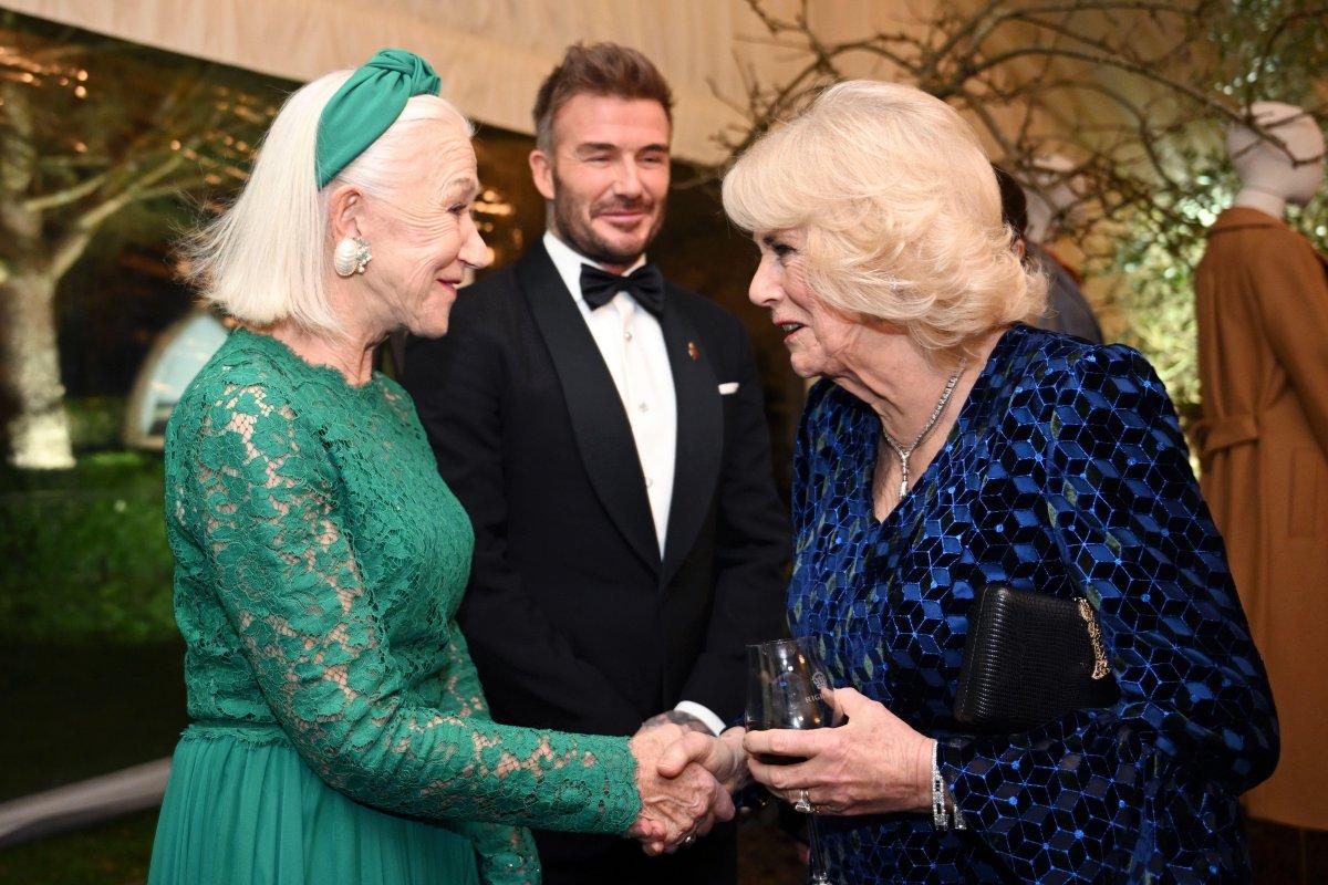 Rainha Camilla com Helen Mirren e Beckham