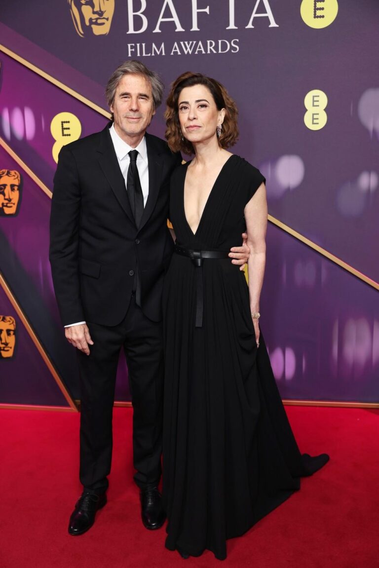 Fernanda Torres e Walter Salles desfilam no BAFTA 2025 com ‘Ainda Estou Aqui’