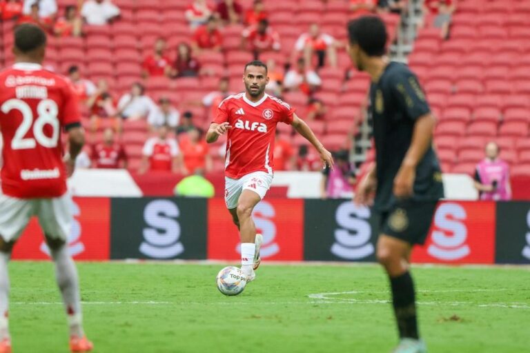 Roger Machado comenta situação de Thiago Maia no Inter diante da negociação com o Santos