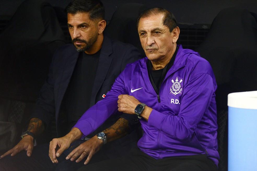 Ramón e Emiliano Díaz no duelo entre Corinthians x UCV