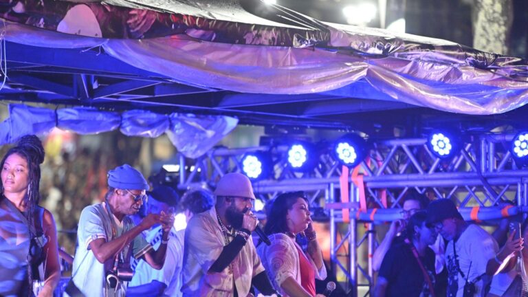 Jogador dinamarquês do Grêmio viraliza ao traduzir instruções do técnico boliviano