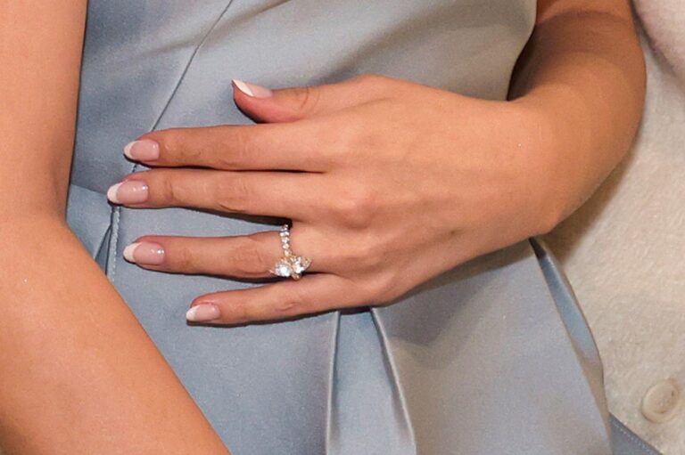 Selena Gomez e Benny Blanco: um amor que brilha com um anel de noivado deslumbrante