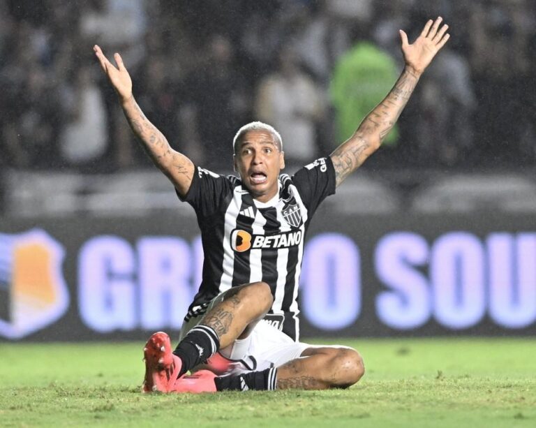 Vitória busca reforço para o ataque com a contratação de Deyverson