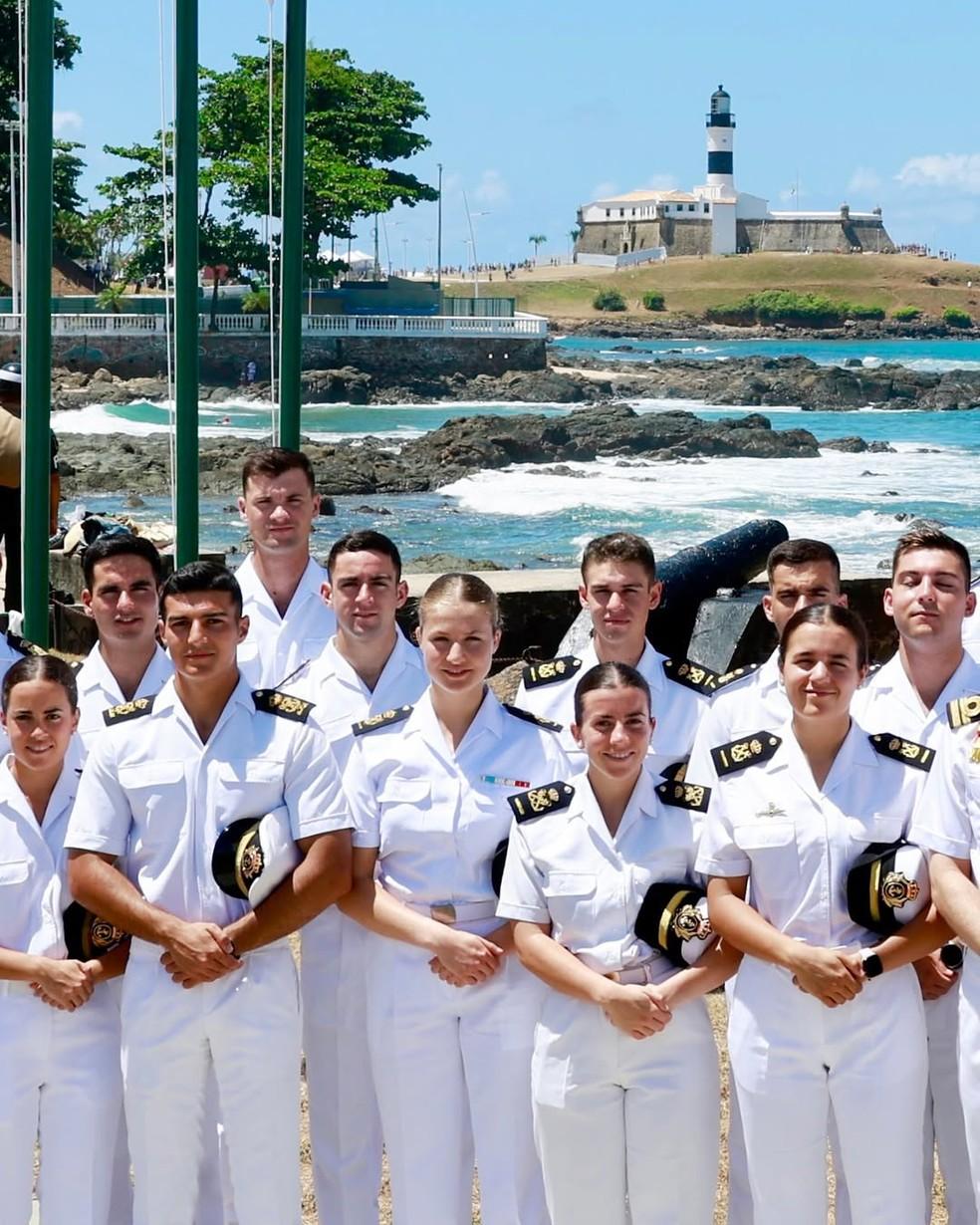 Princesa Leonor e aspirantes do Navio Escola Juan Sebastián de Elcano durante missão militar