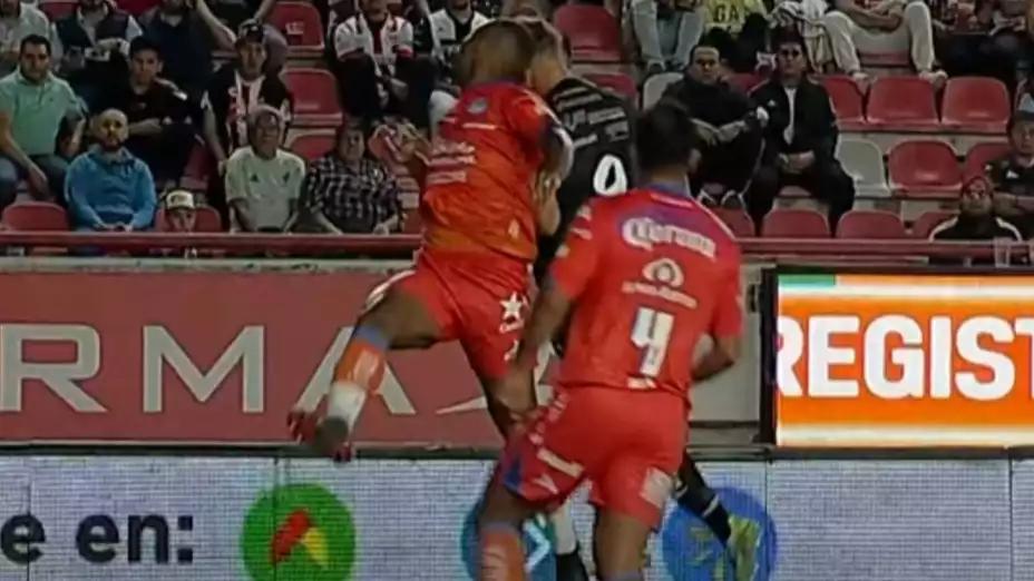 Samir Caetano noqueado Mazatlán vs Necaxa Clausura 2025