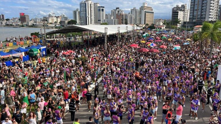 Pré-Carnaval com Banda Eva atrai multidão em Florianópolis