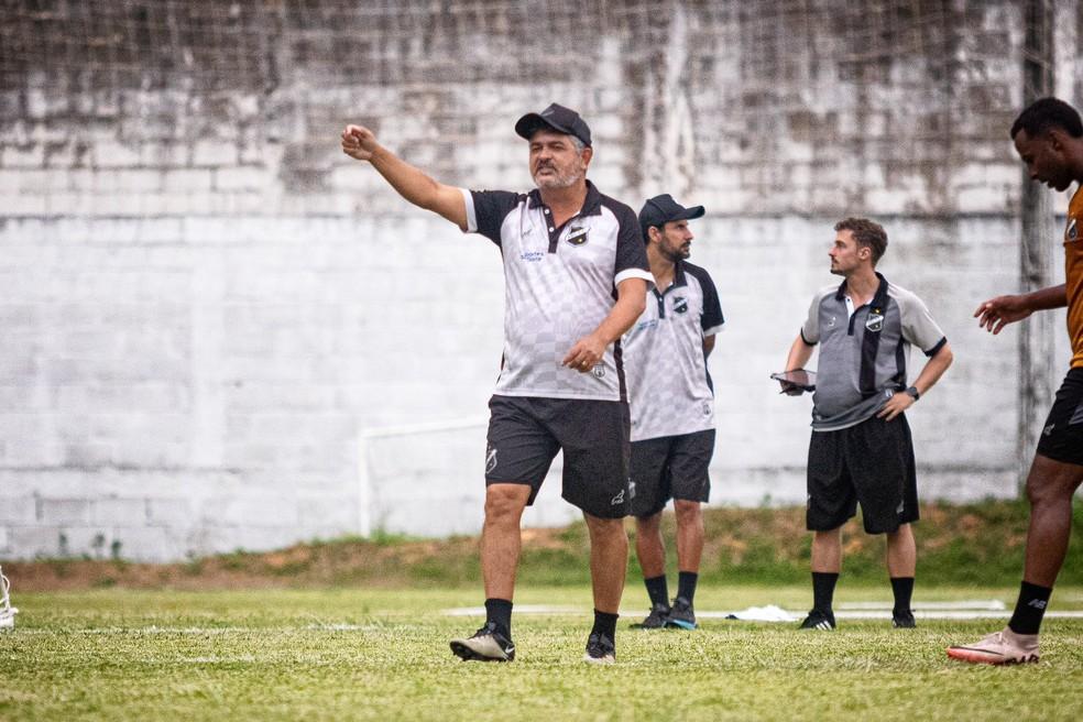 Ney Franco comanda o ABC