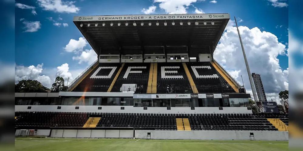 Equipes se enfrentam no Estádio Germano Krüger.