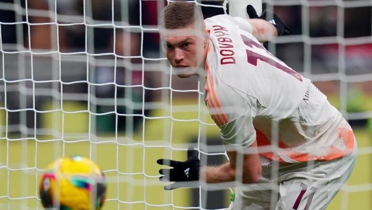 Milan e Roma fazem duelo emocionante na Coppa Italia com vitória do Milan