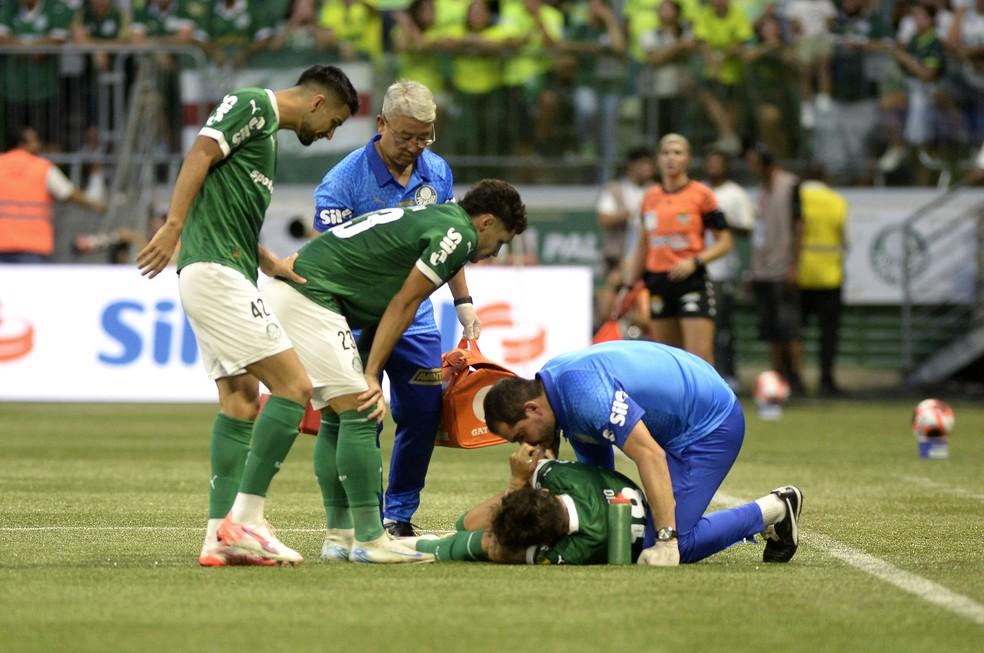 Mauricio sai lesionado em Palmeiras x São Paulo