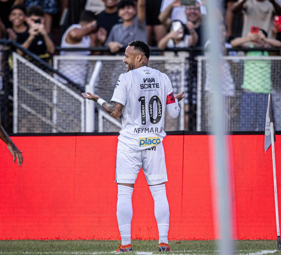 Neymar comemora gol olímpico pelo Santos