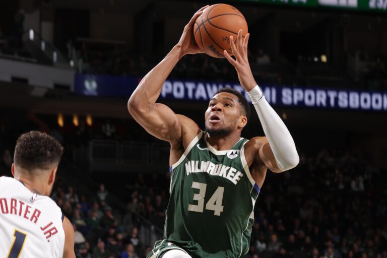 Giannis Antetokounmpo brilha e Bucks vencem os Nuggets por 121 a 112