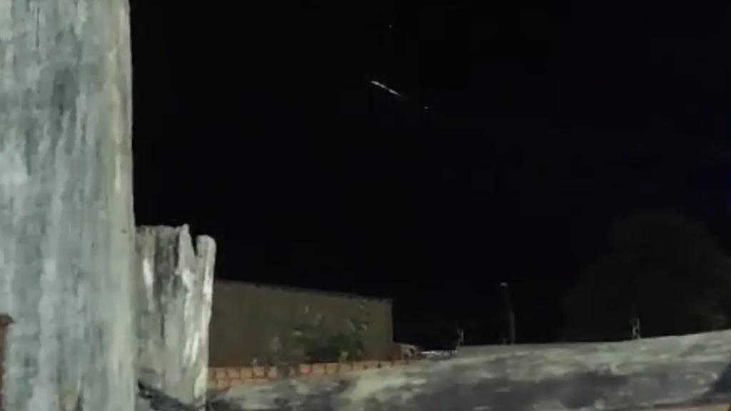 Moradores registraram fenômeno na noite desta quinta-feira, 20.