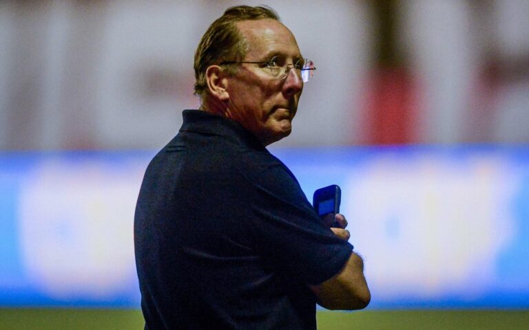 Botafogo Enfrenta Desafios com Mudanças de Comando e Campanha Ruim em 2024