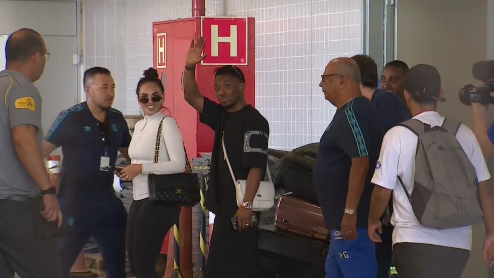 Francis Amuzu chega a Porto Alegre para ser reforço do Grêmio