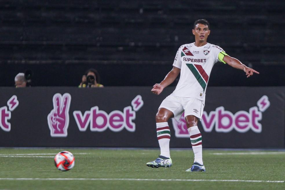 Thiago Silva em ação durante a partida contra o Botafogo