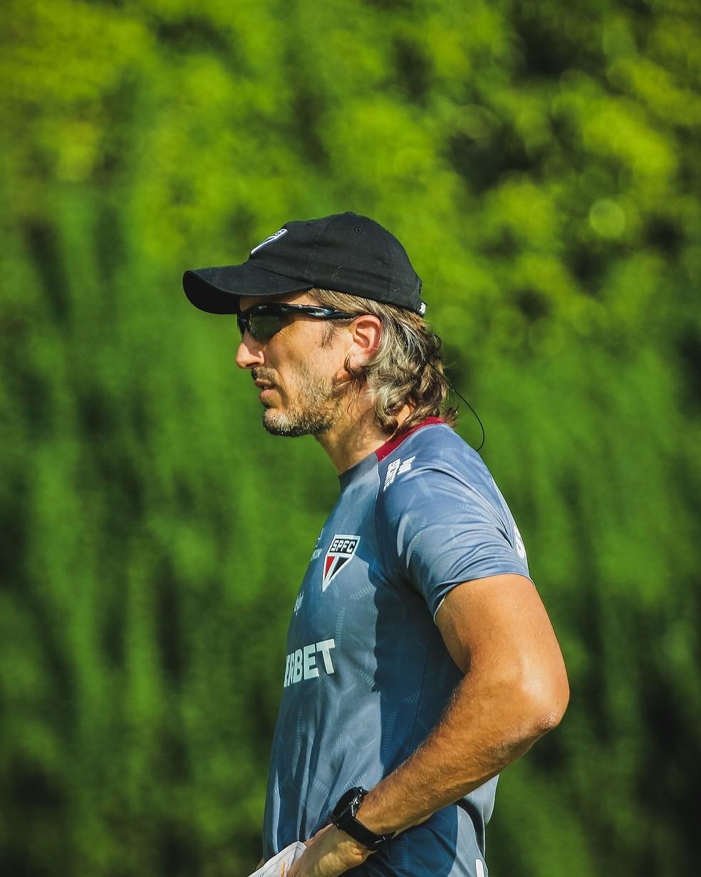 Zubeldía em treino do São Paulo