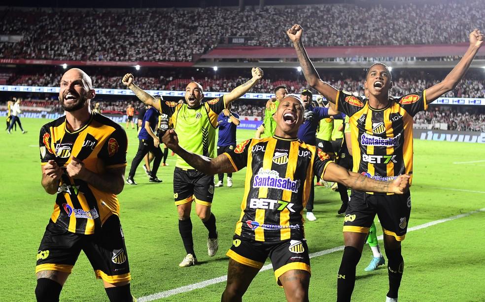 Novorizontino comemora classificação diante do São Paulo