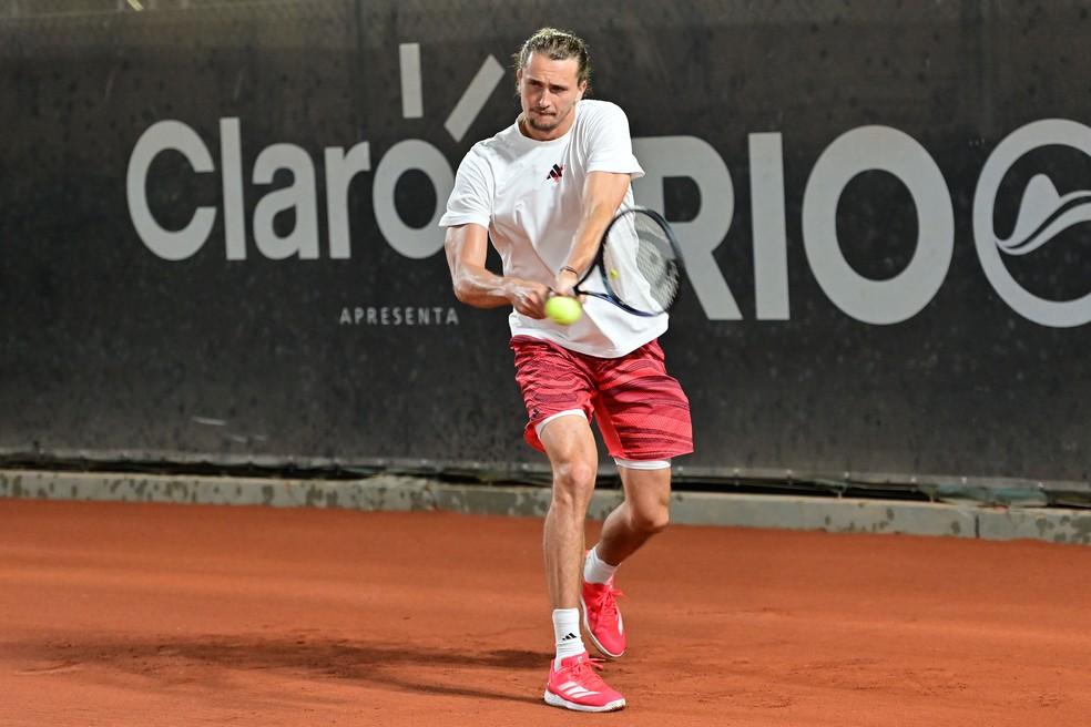 Zverev treinando nas quadras do Rio Open