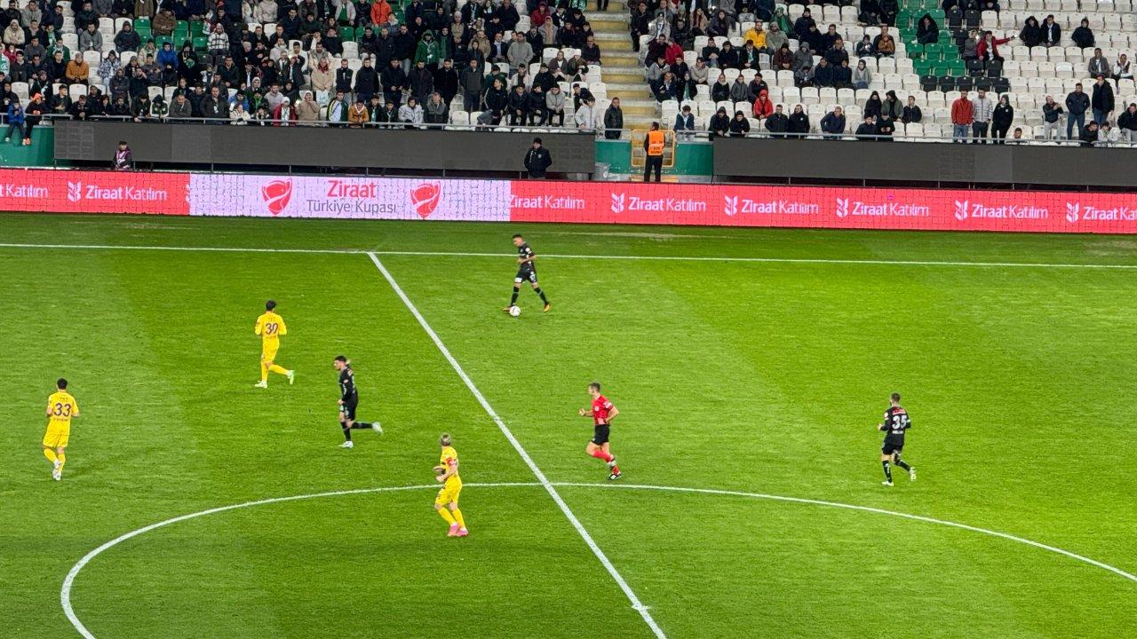 Konyaspor liderando o jogo contra Eyüpspor