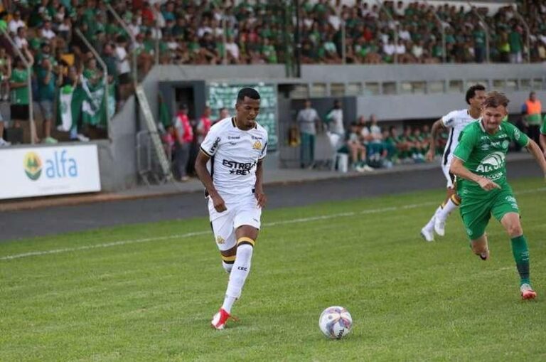 Criciúma Empata com Chapecoense e Mantém Invencibilidade no Catarinense