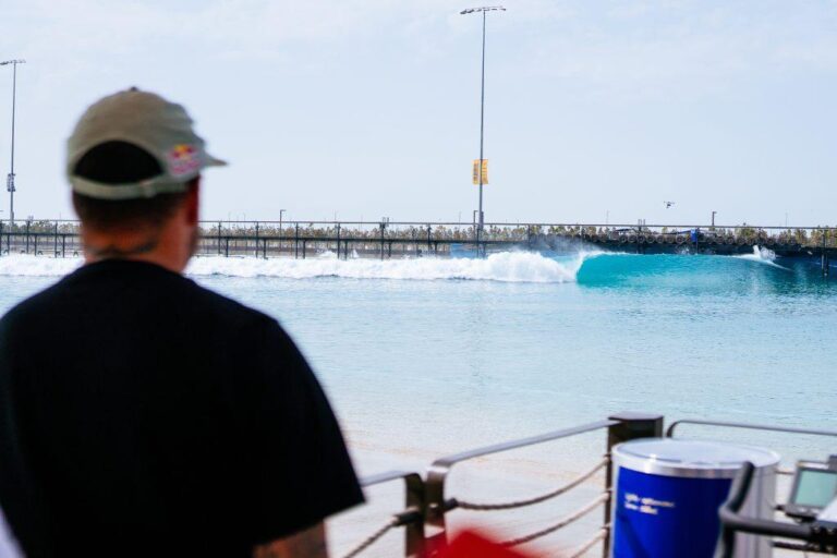 Italo Ferreira e Miguel Pupo brilham no Abu Dhabi Pro 2025, enquanto Tati e Luana são eliminadas