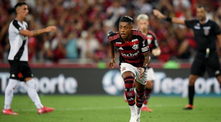 Flamengo vence Vasco e mantém liderança no Campeonato Carioca