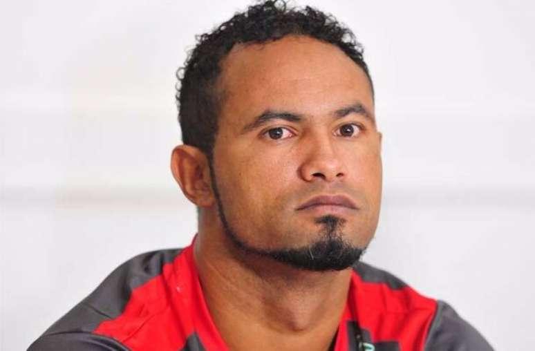 Goleiro Bruno Fernandes em ação durante o campeonato