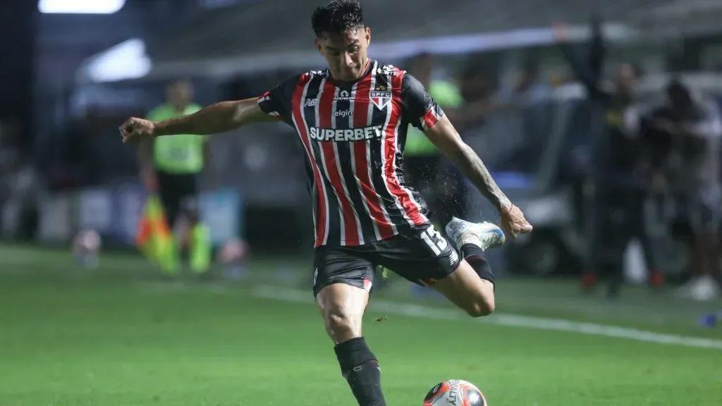Enzo Díaz durante partida.