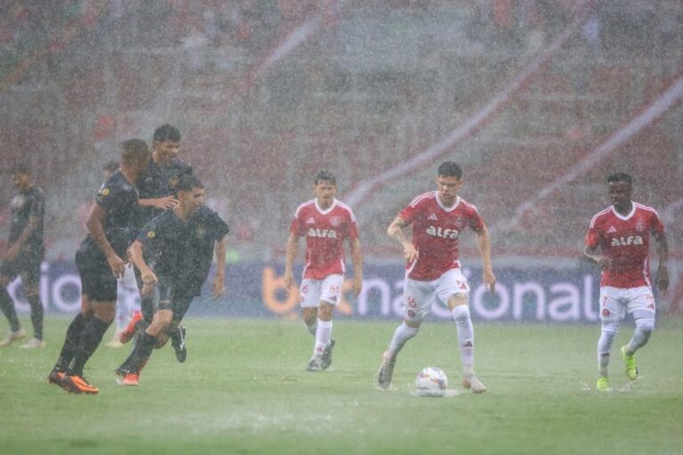 Inter x Monsoon: Jogo interrompido pela chuva no Beira-Rio
