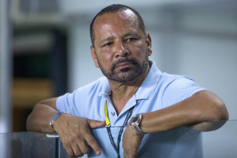 Pai de Neymar lidera reformas no Santos para além do contrato temporário