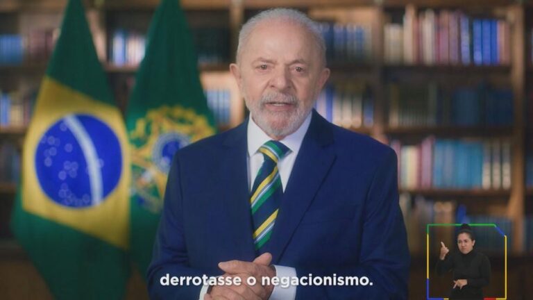 Lula Anuncia Programas Pé-de-Meia e Farmácia Popular em Pronunciamento Nacional