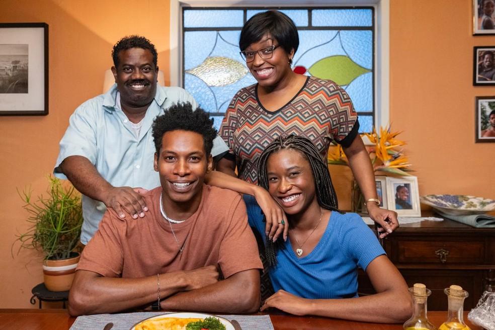 Leandro Firmino, Breno Ferreira, Belize Pombal e Jessica Marques nos bastidores de Vale Tudo