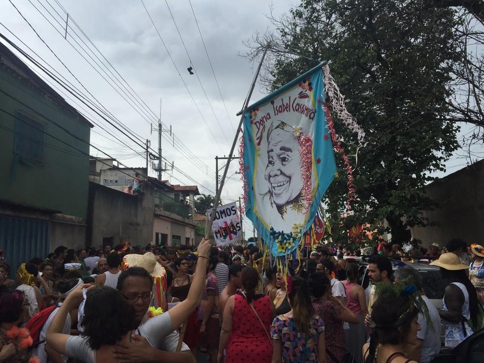 Filhos de Tcha Tcha fazem cortejo no bairro Concórdia