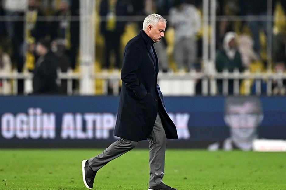 Jose Mourinho, técnico do Fenerbahçe, durante coletiva de imprensa.