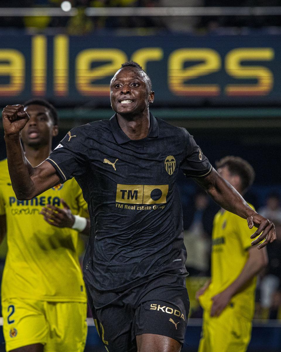 Sadiq celebrando o gol ante o Villarreal